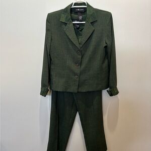🐾 Sag Harbor Dark Green Women's Pantsuit: Size: 10P 🐾